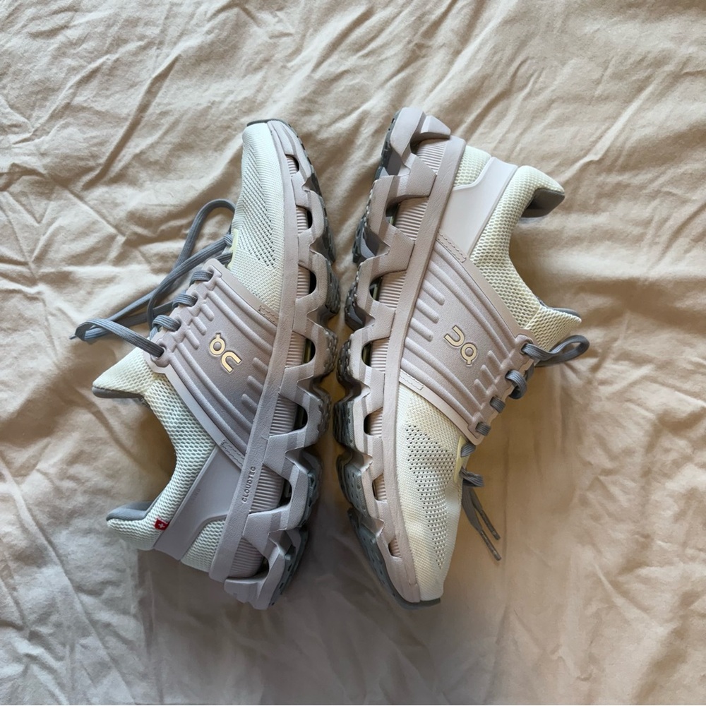 ON Running Cloudswift 3 ivory lily